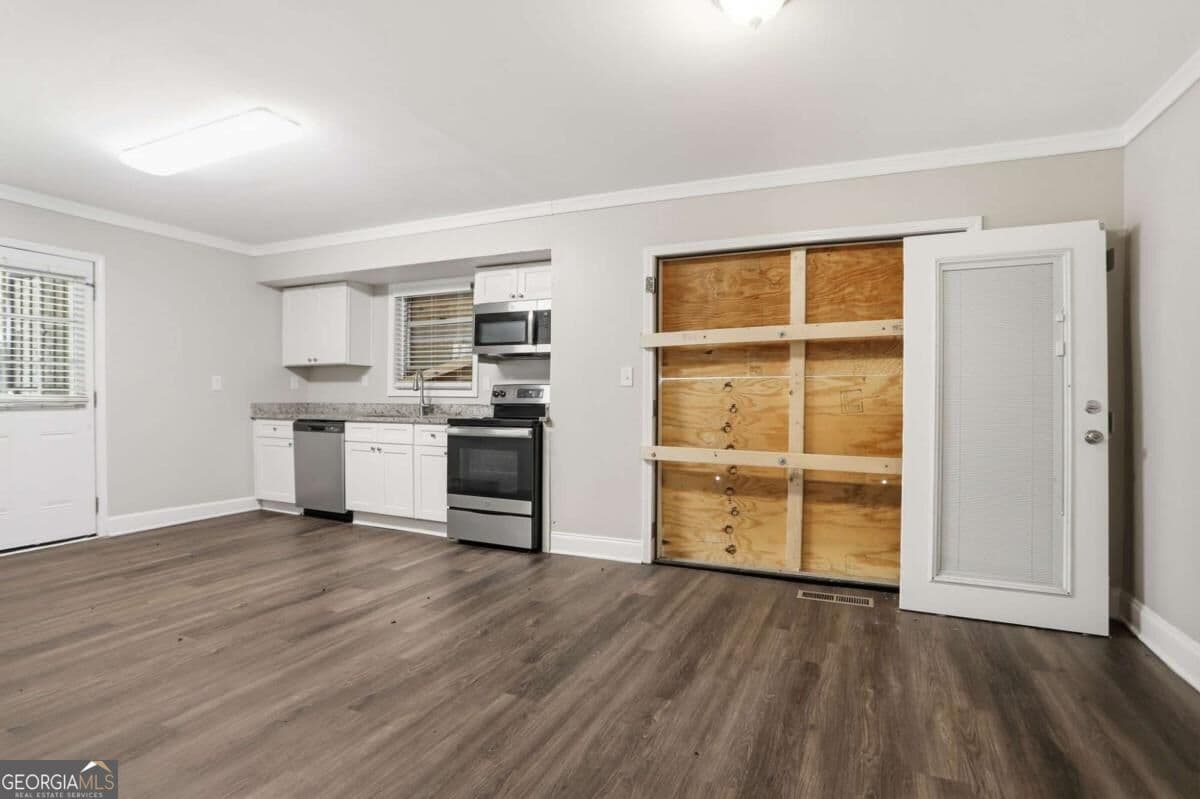 4 bedroom, 2 bathroom, 2,049 sq ft single family residence for sale at 2572 Glenrock Drive, Decatur, GA 30032 — photo 10