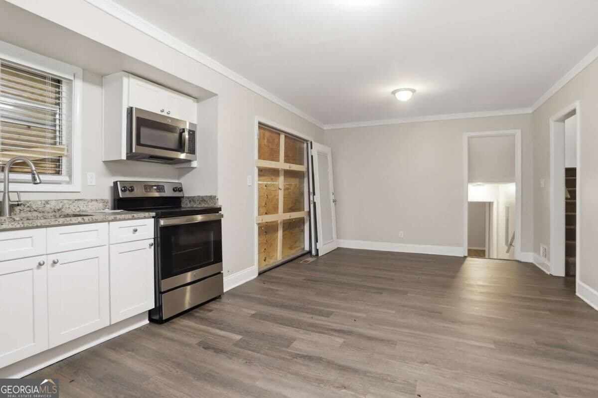 4 bedroom, 2 bathroom, 2,049 sq ft single family residence for sale at 2572 Glenrock Drive, Decatur, GA 30032 — photo 8