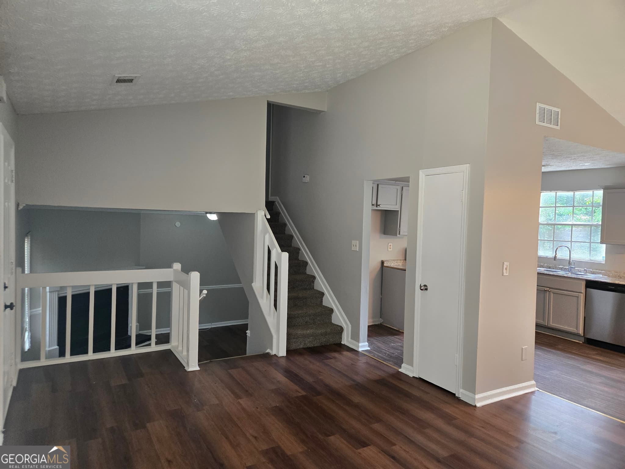 3 bedroom, 2 bathroom, 1,382 sq ft single family residence for sale at 447 Sherwood Circle, Stone Mountain, GA 30087 — photo 3