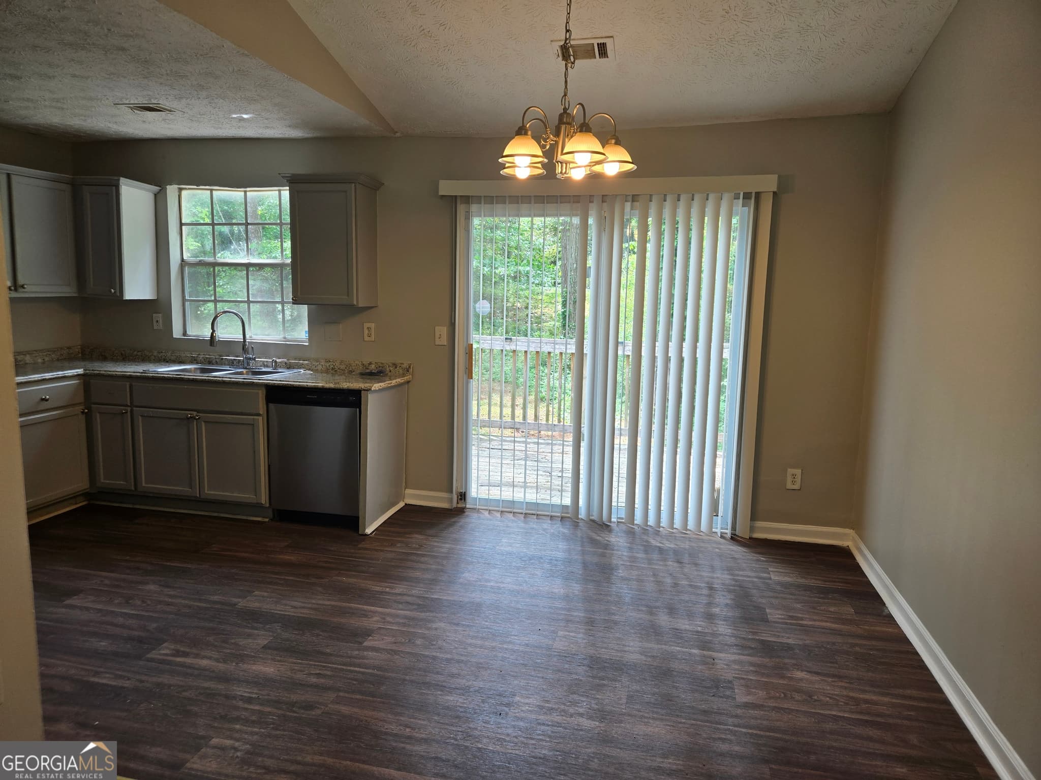 3 bedroom, 2 bathroom, 1,382 sq ft single family residence for sale at 447 Sherwood Circle, Stone Mountain, GA 30087 — photo 4