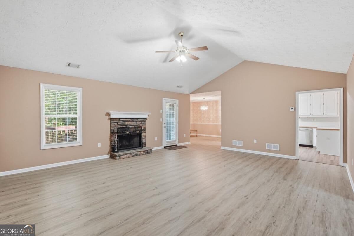 4 bedroom, 2 bathroom, 1,851 sq ft single family residence for sale at 2072 Amberly Crossing Lane, Dacula, GA 30019 — photo 10