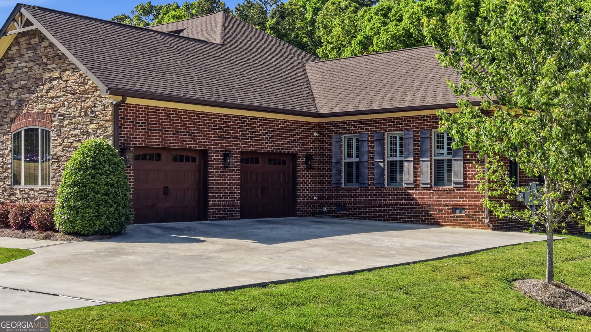 3 bedroom, 2.5 bathroom, 3,170 sq ft single family residence for sale at 1010 Buckingham Way, Rocky Face, GA 30740 — photo 4