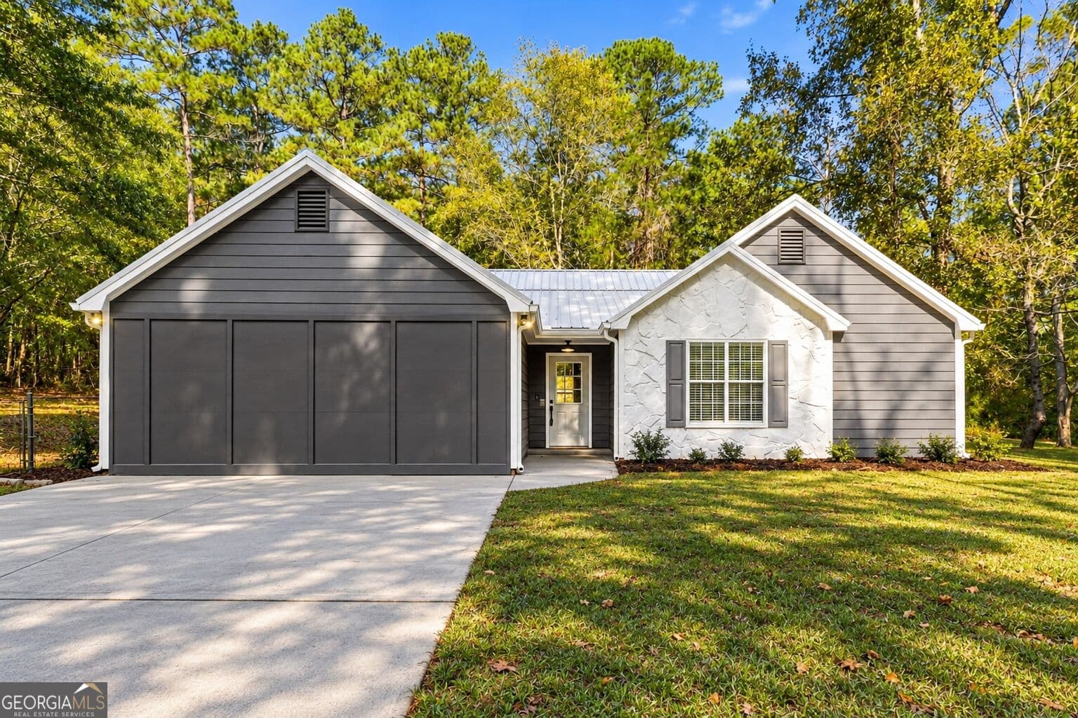 4 bedroom, 2 bathroom, 1,785 sq ft single family residence for sale at 1231 Old Jackson Road, Locust Grove, GA 30248 — photo 2