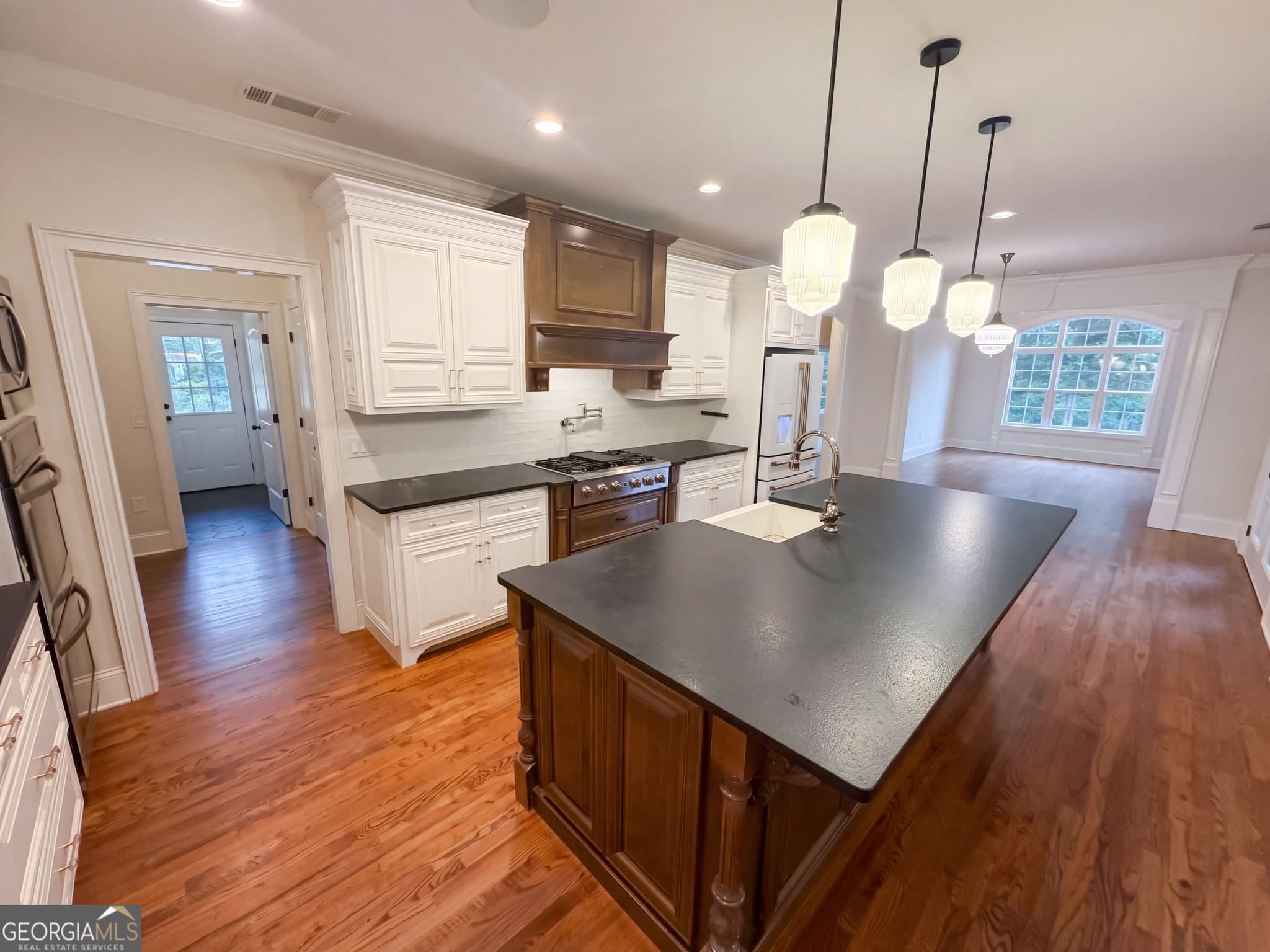 4 bedroom, 3.5 bathroom, 3,196 sq ft single family residence for sale at 7510 Sunridge Lane, Douglasville, GA 30135 — photo 2