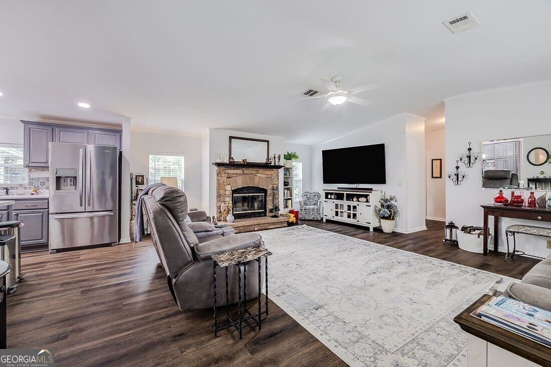 3 bedroom, 2 bathroom, 2,184 sq ft manufactured home,single family residence for sale at 3555 Noel C Conaway Road, Guyton, GA 31312 — photo 7
