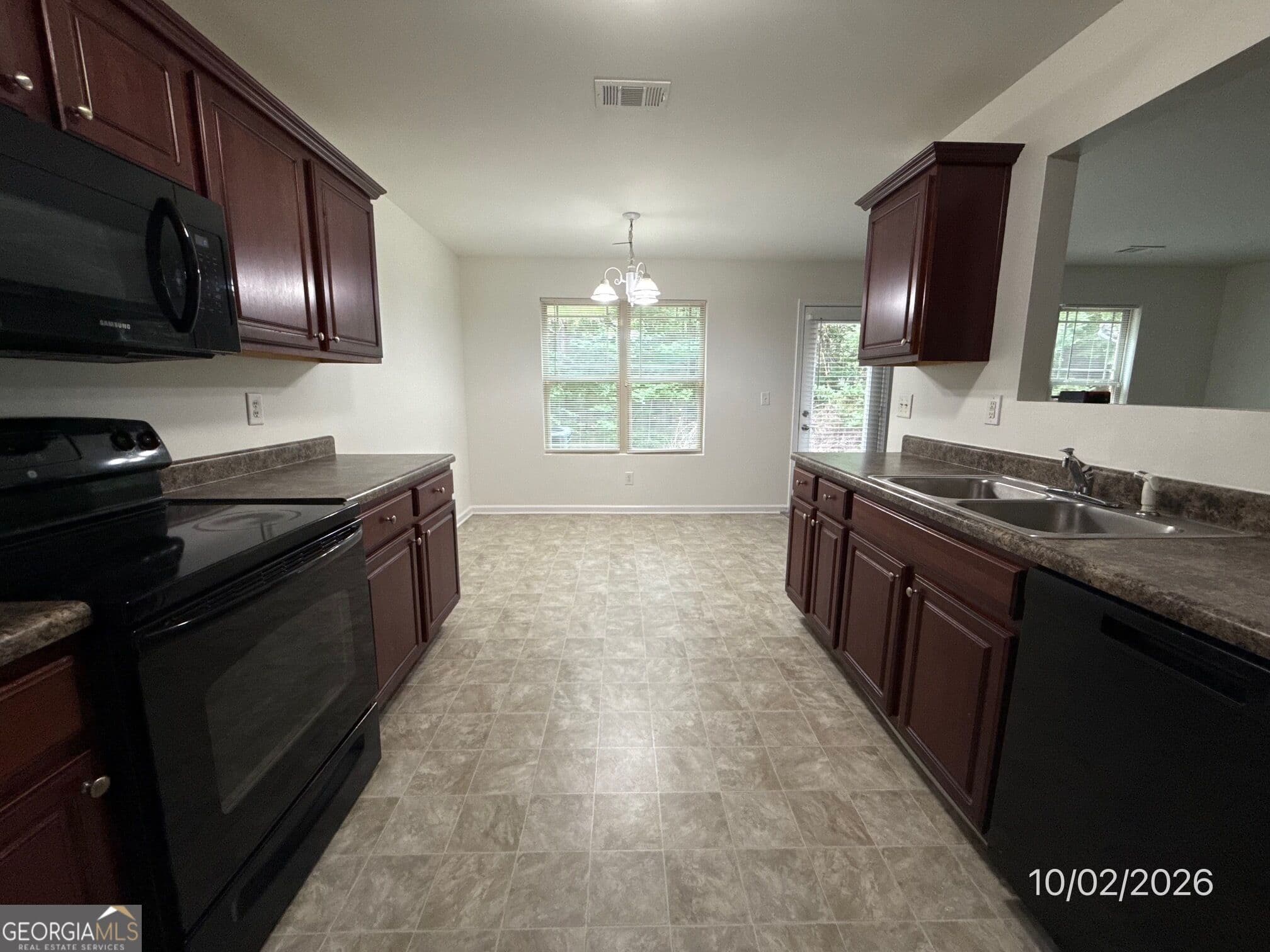 3 bedroom, 2.5 bathroom, 1,704 sq ft single family residence for rent at 1096 McConaughy Court, Mcdonough, GA 30253 for $1,750 a month — photo 4