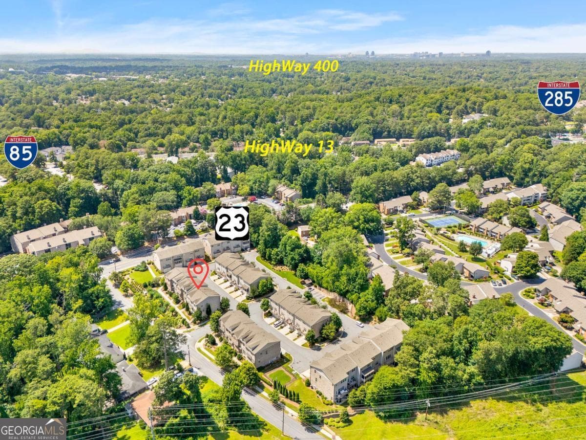 4 bedroom, 3.5 bathroom, 1,600 sq ft townhouse for sale at 1815 Hislop Lane 8, Atlanta, GA 30345 — photo 2
