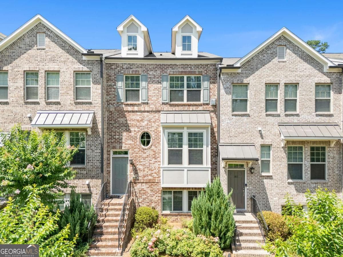 4 bedroom, 3.5 bathroom, 1,600 sq ft townhouse for sale at 1815 Hislop Lane 8, Atlanta, GA 30345 — photo 1 of 44