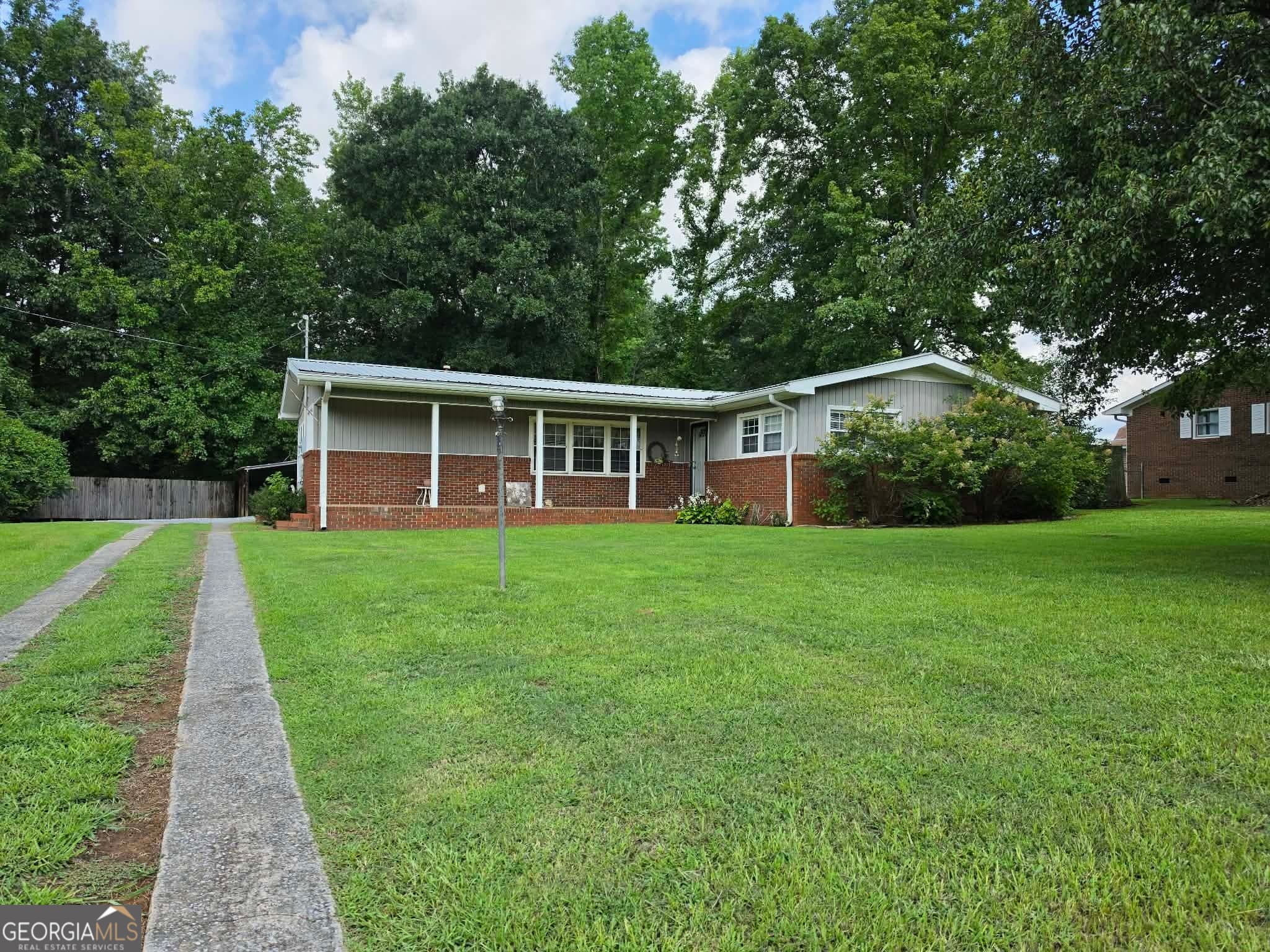3 bedroom, 1 bathroom, 1,509 sq ft single family residence for sale at 534 Maple Drive, Summerville, GA 30747 — photo 1 of 15