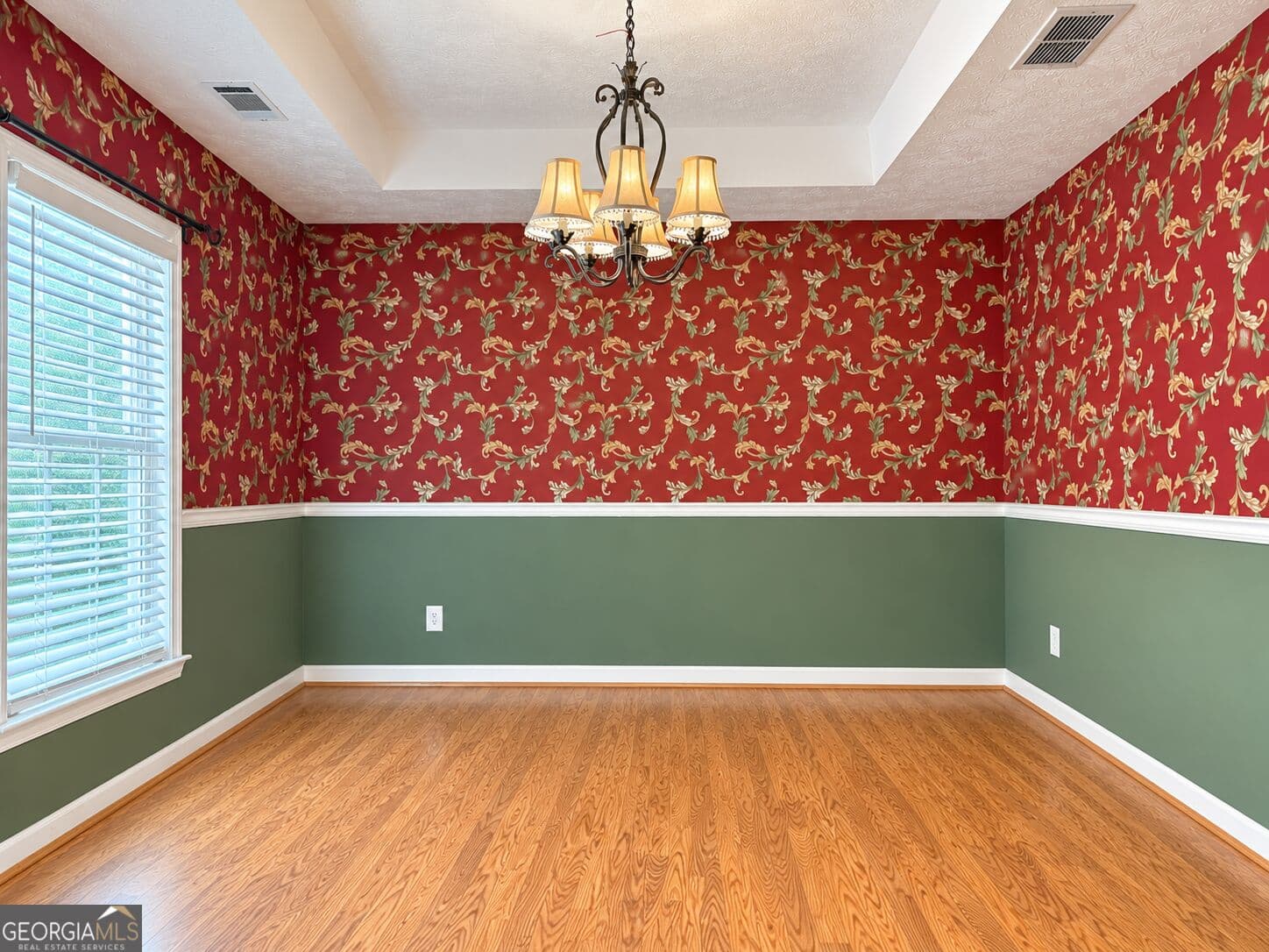 5 bedroom, 3 bathroom, 2,357 sq ft single family residence for sale at 3380 Coles Creek Drive, Buford, GA 30519 — photo 7