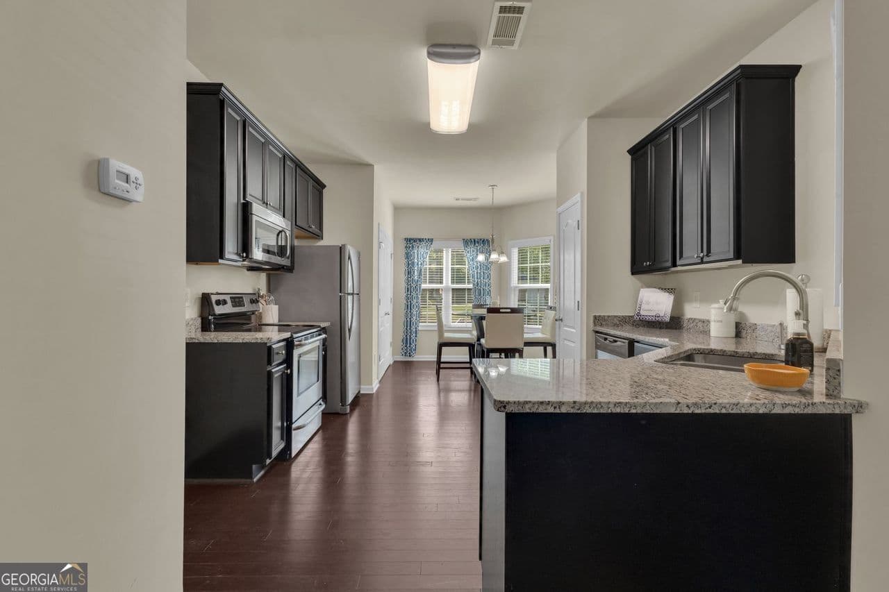 3 bedroom, 2.5 bathroom, 1,696 sq ft townhouse for sale at 172 Granite Way, Newnan, GA 30265 — photo 7