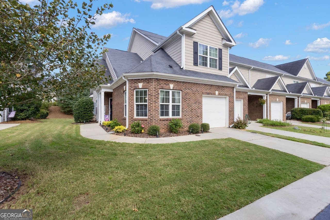 3 bedroom, 2.5 bathroom, 1,696 sq ft townhouse for sale at 172 Granite Way, Newnan, GA 30265 — photo 3