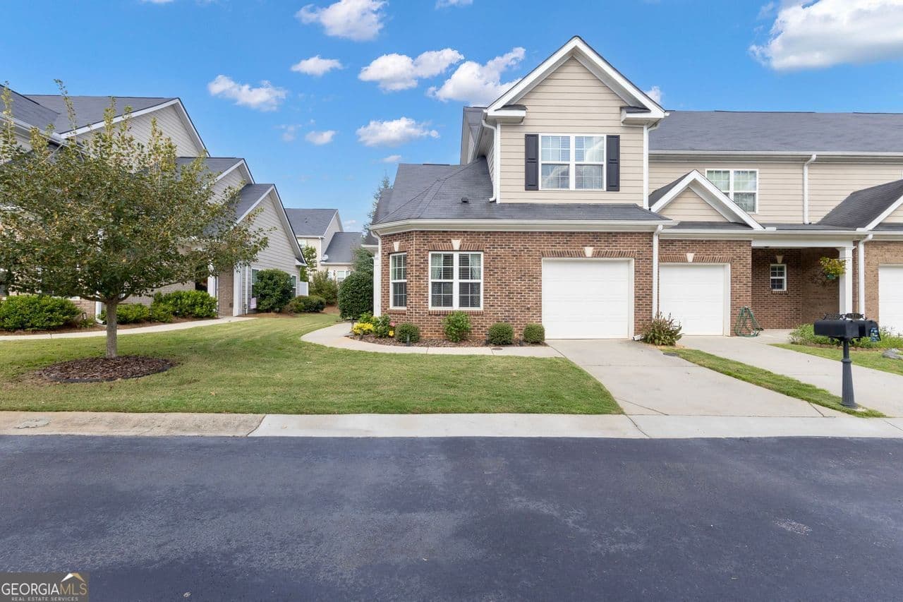 3 bedroom, 2.5 bathroom, 1,696 sq ft townhouse for sale at 172 Granite Way, Newnan, GA 30265 — photo 1 of 64