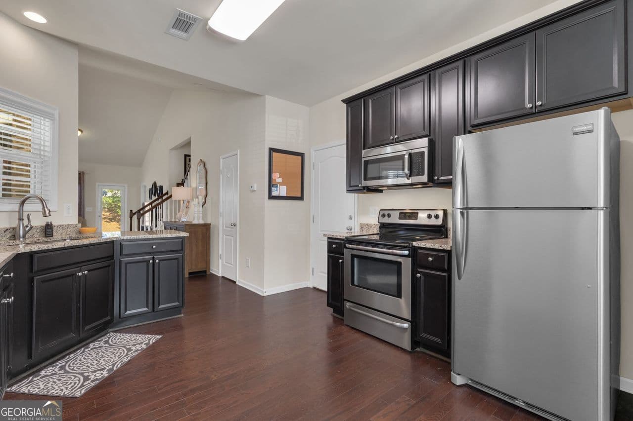 3 bedroom, 2.5 bathroom, 1,696 sq ft townhouse for sale at 172 Granite Way, Newnan, GA 30265 — photo 10