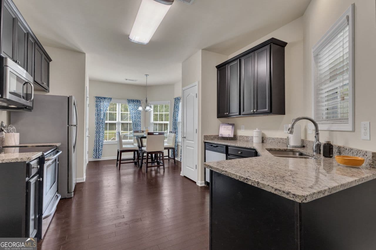 3 bedroom, 2.5 bathroom, 1,696 sq ft townhouse for sale at 172 Granite Way, Newnan, GA 30265 — photo 8