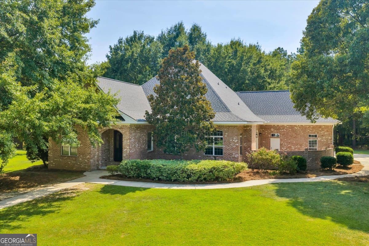 4 bedroom, 4 bathroom, 5,122 sq ft single family residence for sale at 207 Mill Pond Chase, Warner Robins, GA 31088