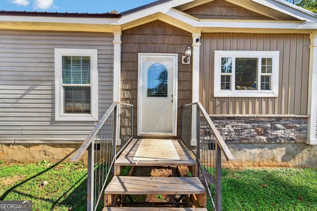 3 bedroom, 2 bathroom, 2,046 sq ft manufactured home,single family residence for sale at 105 Blue Branch Drive, Eatonton, GA 31024 — photo 6