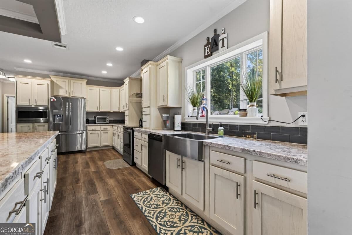 3 bedroom, 2 bathroom, 2,046 sq ft manufactured home,single family residence for sale at 105 Blue Branch Drive, Eatonton, GA 31024 — photo 10