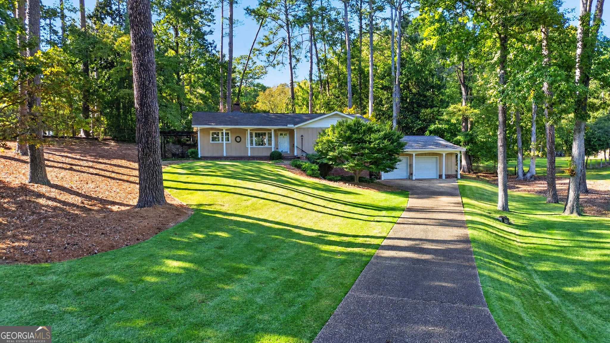 4 bedroom, 2.5 bathroom, 2,639 sq ft single family residence for sale at 3 Pine Valley Road, Rome, GA 30165 — photo 1 of 43
