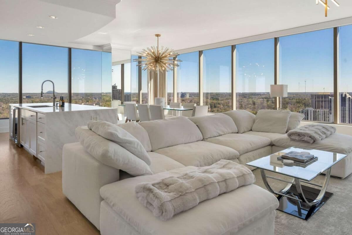 3 bedroom, 2.5 bathroom condominium for rent at 3630 Peachtree Road 2204, Atlanta, GA 30326 for $11,500 a month — photo 5