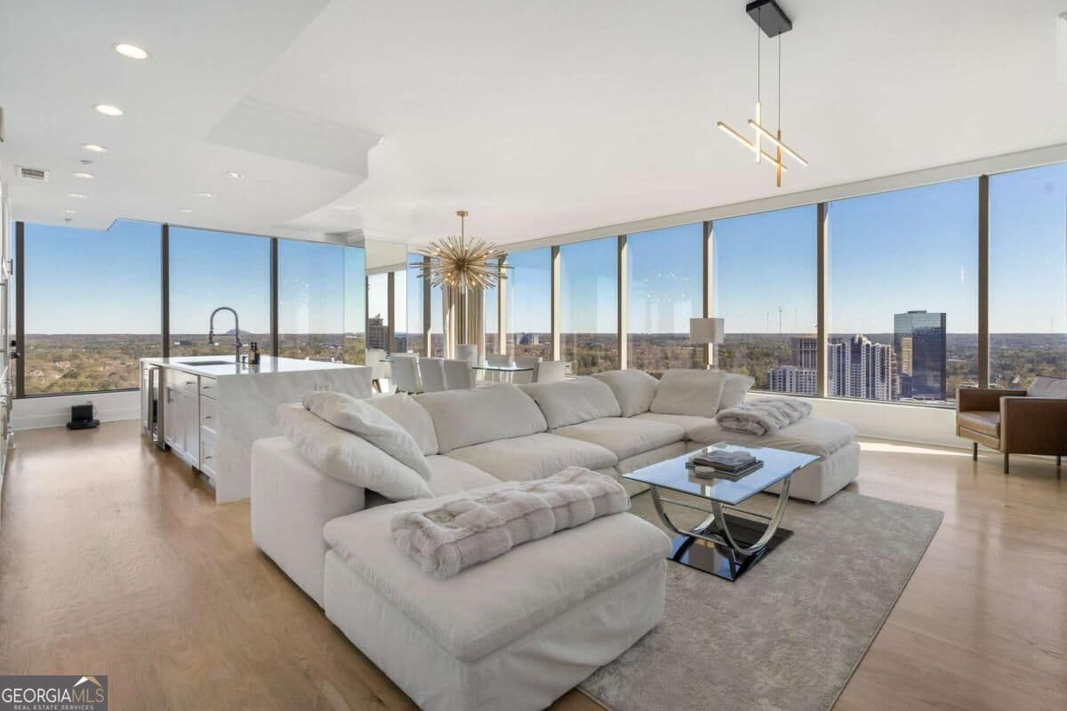 3 bedroom, 2.5 bathroom condominium for rent at 3630 Peachtree Road 2204, Atlanta, GA 30326 for $11,500 a month — photo 4