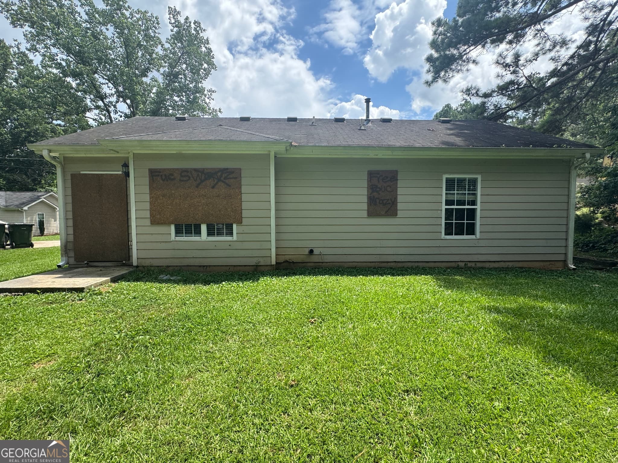3 bedroom, 2 bathroom, 1,084 sq ft single family residence for sale at 9102 Morris Drive, Covington, GA 30014 — photo 3
