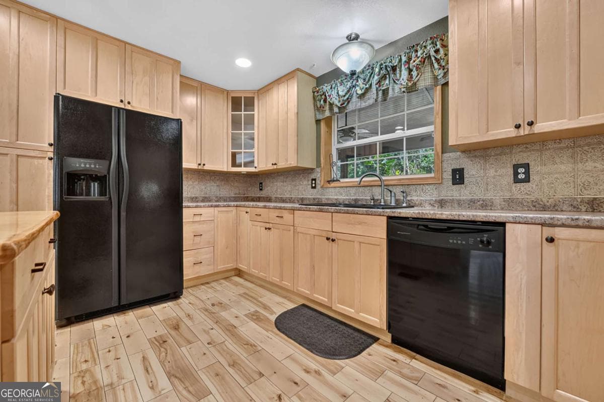 3 bedroom, 2.5 bathroom, 2,724 sq ft cabin,single family residence for sale at 648 Posey Place, Murphy, NC 28906 — photo 9