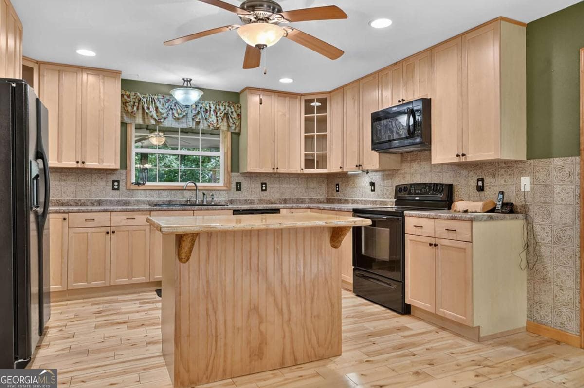 3 bedroom, 2.5 bathroom, 2,724 sq ft cabin,single family residence for sale at 648 Posey Place, Murphy, NC 28906 — photo 10