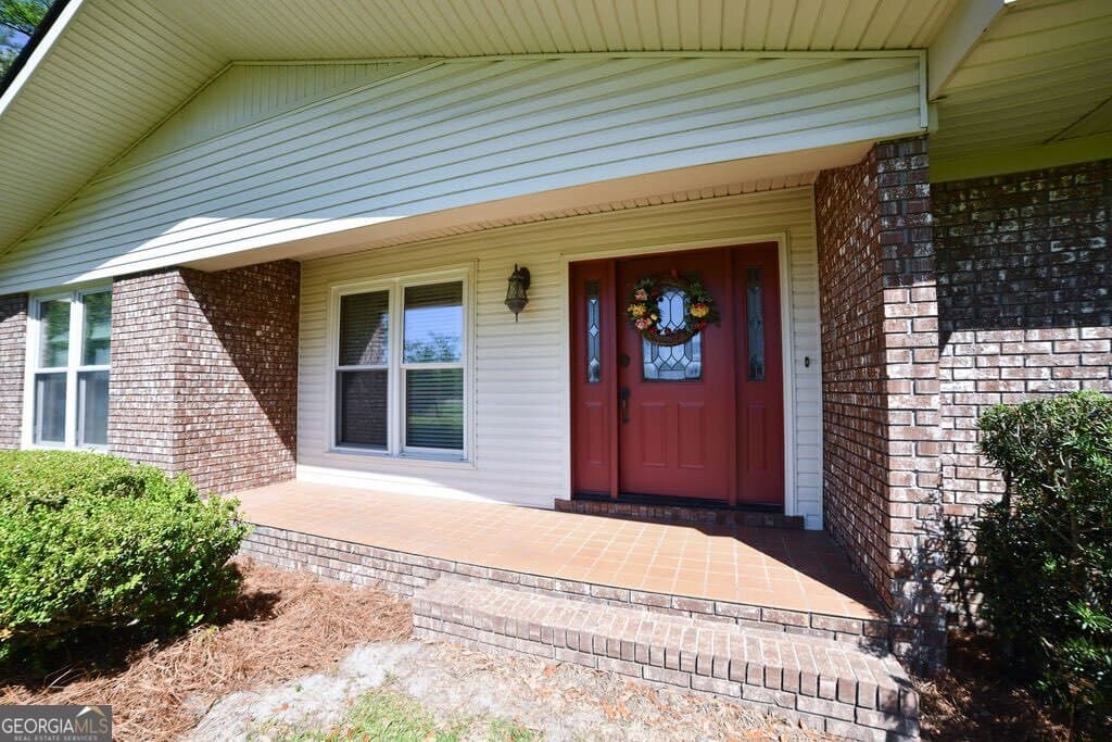 3 bedroom, 3 bathroom, 2,500 sq ft single family residence for sale at 39 Adams Street, Jesup, GA 31545 — photo 2