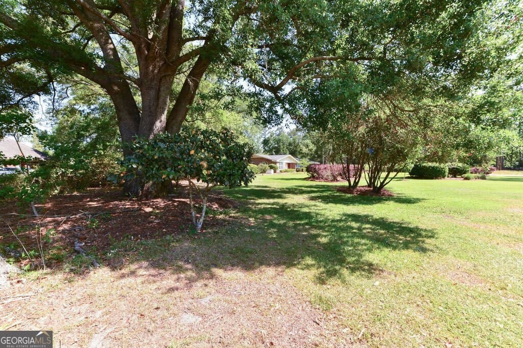 3 bedroom, 3 bathroom, 2,500 sq ft single family residence for sale at 39 Adams Street, Jesup, GA 31545 — photo 7