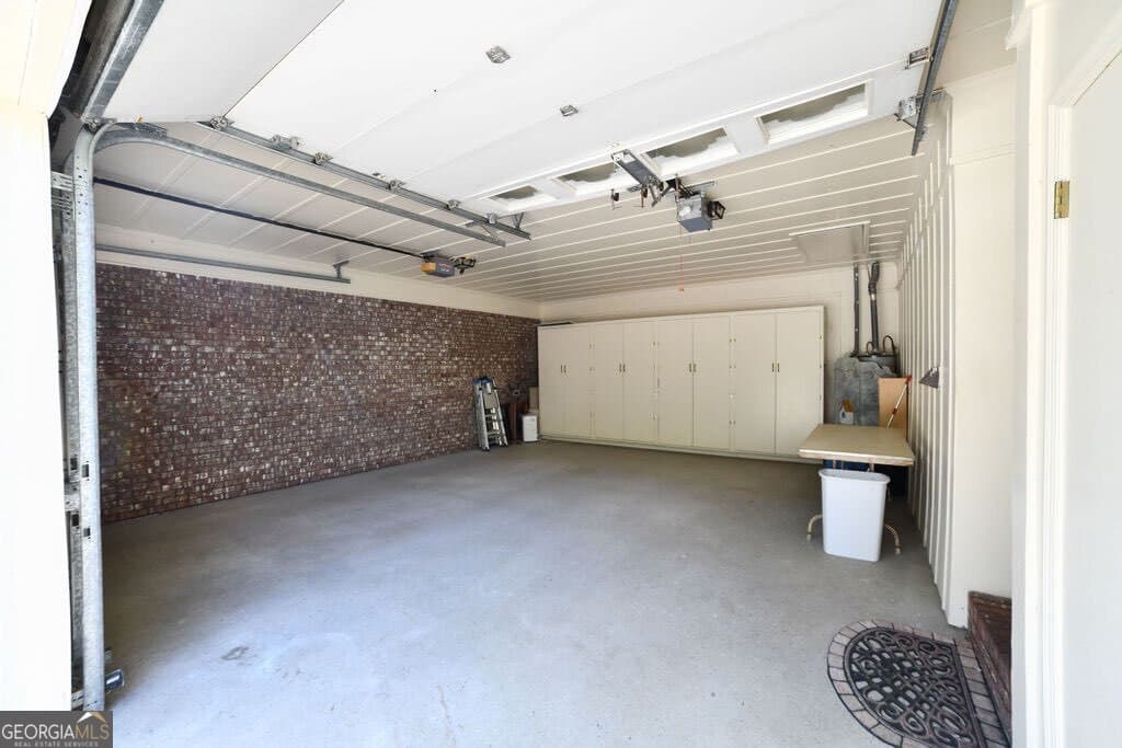 3 bedroom, 3 bathroom, 2,500 sq ft single family residence for sale at 39 Adams Street, Jesup, GA 31545 — photo 5