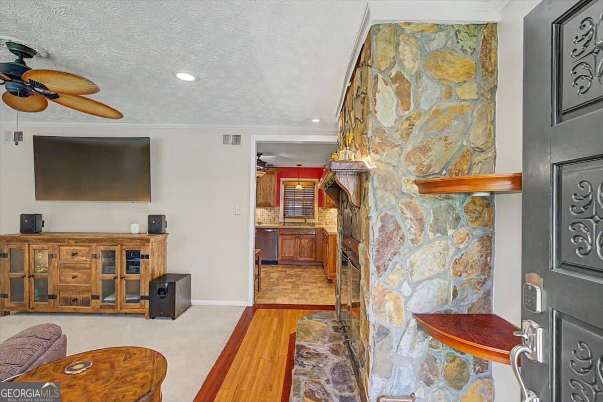 3 bedroom, 2 bathroom, 1,624 sq ft single family residence for sale at 154 Azalea Avenue, Savannah, GA 31408 — photo 3