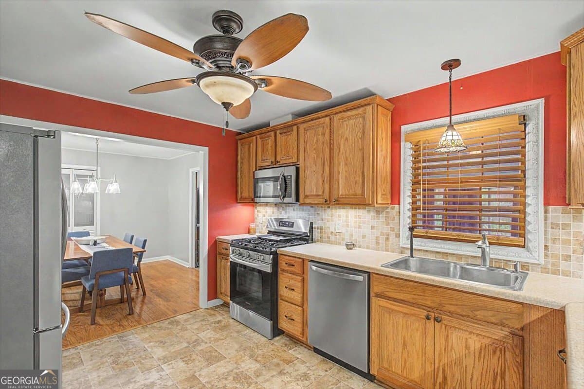 3 bedroom, 2 bathroom, 1,624 sq ft single family residence for sale at 154 Azalea Avenue, Savannah, GA 31408 — photo 9