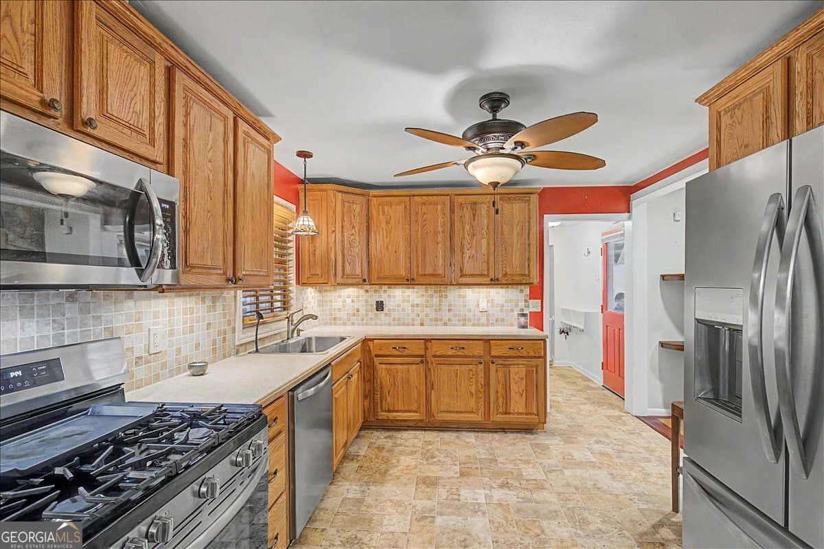 3 bedroom, 2 bathroom, 1,624 sq ft single family residence for sale at 154 Azalea Avenue, Savannah, GA 31408 — photo 10