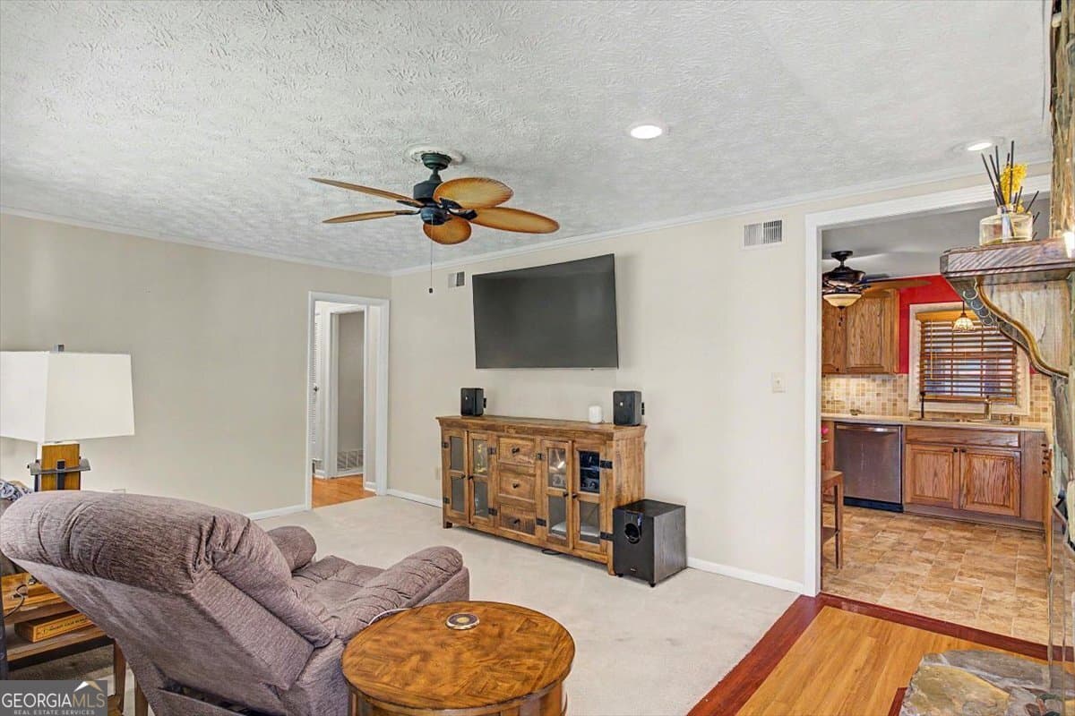 3 bedroom, 2 bathroom, 1,624 sq ft single family residence for sale at 154 Azalea Avenue, Savannah, GA 31408 — photo 4