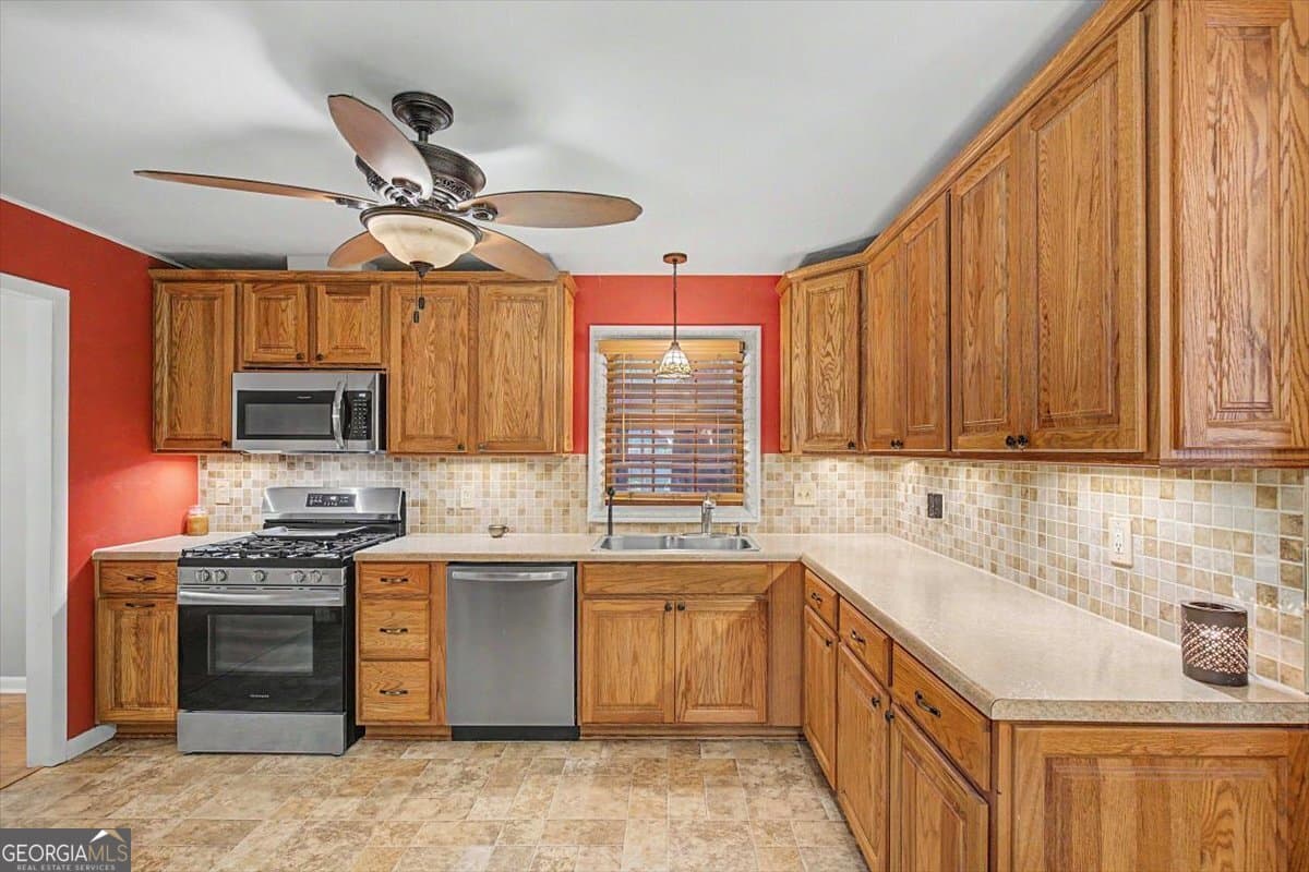 3 bedroom, 2 bathroom, 1,624 sq ft single family residence for sale at 154 Azalea Avenue, Savannah, GA 31408 — photo 8