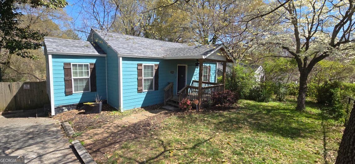 3 bedroom, 2 bathroom, 879 sq ft single family residence for sale at 1901 E Farris Avenue, East Point, GA 30344 — photo 2