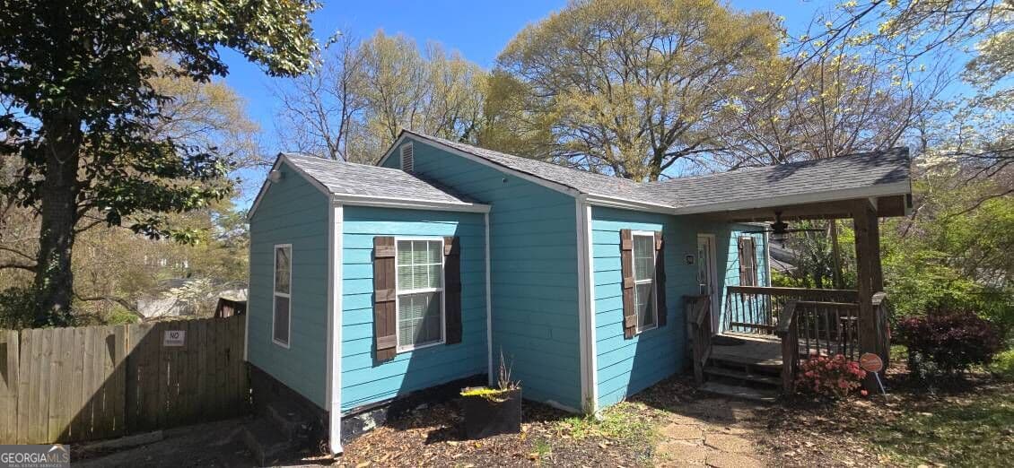 3 bedroom, 2 bathroom, 879 sq ft single family residence for sale at 1901 E Farris Avenue, East Point, GA 30344 — photo 3