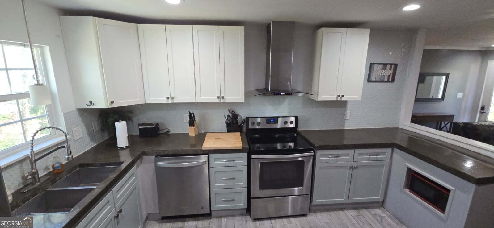 3 bedroom, 2 bathroom, 879 sq ft single family residence for sale at 1901 E Farris Avenue, East Point, GA 30344 — photo 9