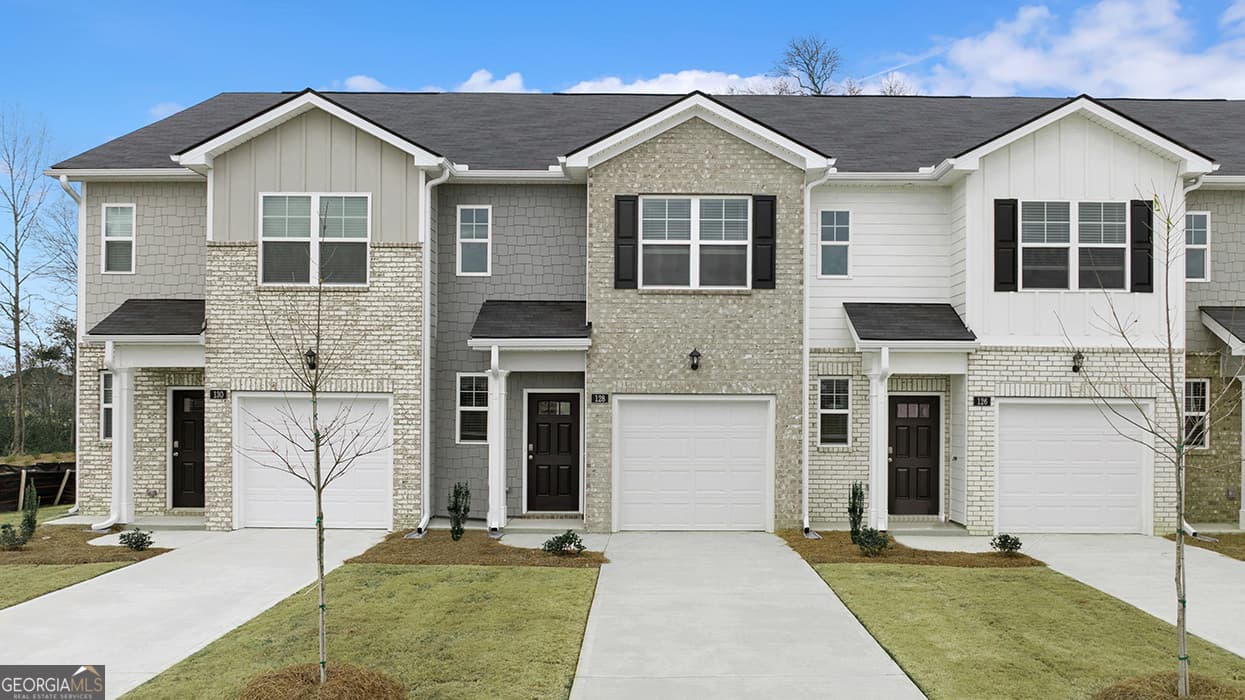 3 bedroom, 2.5 bathroom, 1,425 sq ft townhouse sold at 128 Kenmore Circle, Perry, GA 31069