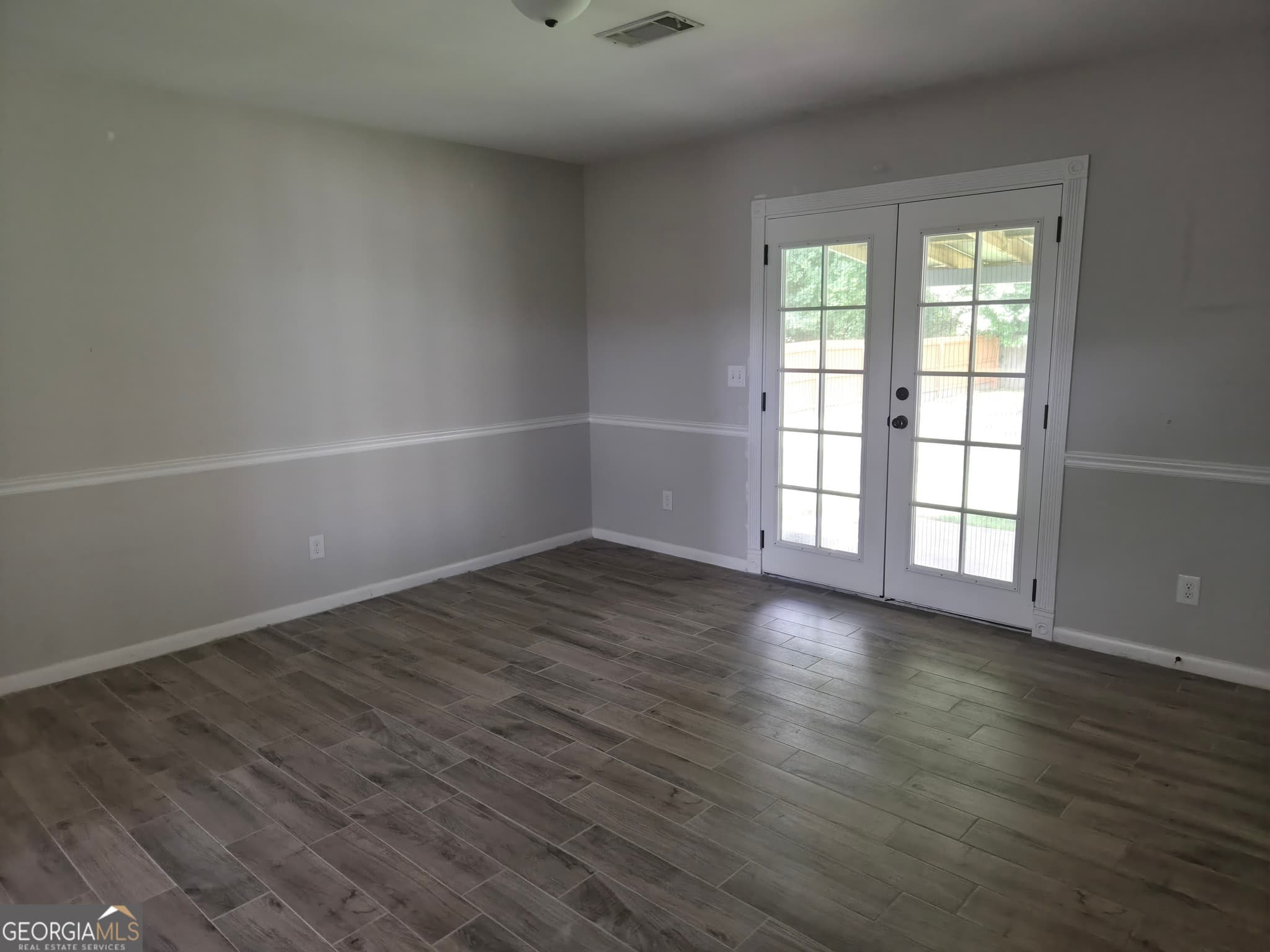 3 bedroom, 2 bathroom, 2,052 sq ft single family residence for sale at 221 Gilchrist Drive, Warner Robins, GA 31093 — photo 6