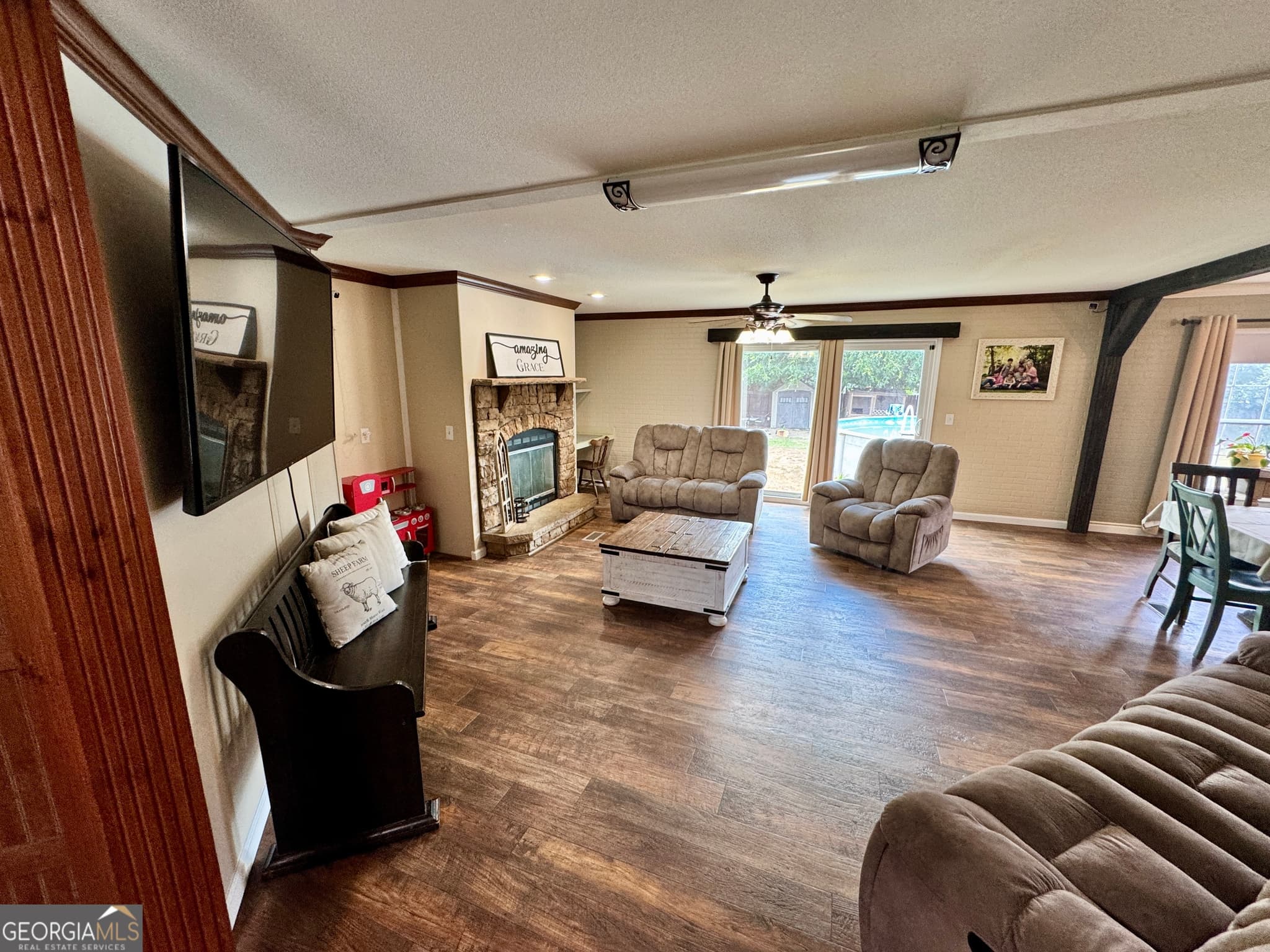 6 bedroom, 3 bathroom, 2,560 sq ft manufactured home,single family residence for sale at 49 W Pearl Street, Alamo, GA 30411 — photo 6