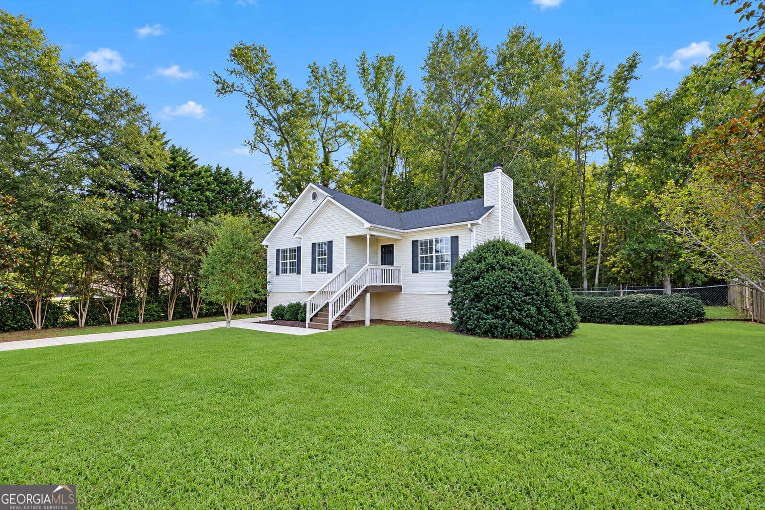 3 bedroom, 2 bathroom, 1,444 sq ft single family residence for sale at 132 Peeks Crossing Drive, Senoia, GA 30276 — photo 2