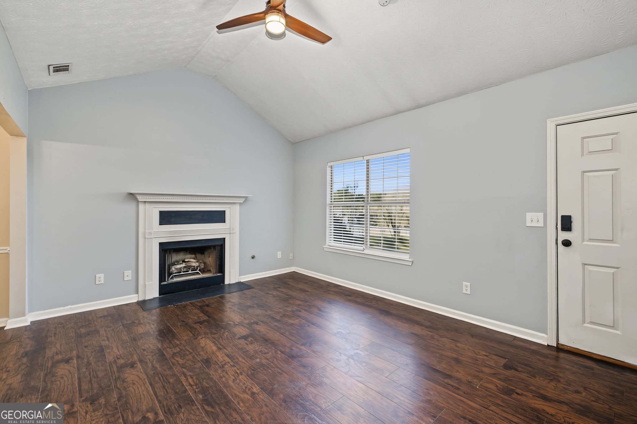 3 bedroom, 2 bathroom, 1,444 sq ft single family residence for sale at 132 Peeks Crossing Drive, Senoia, GA 30276 — photo 6