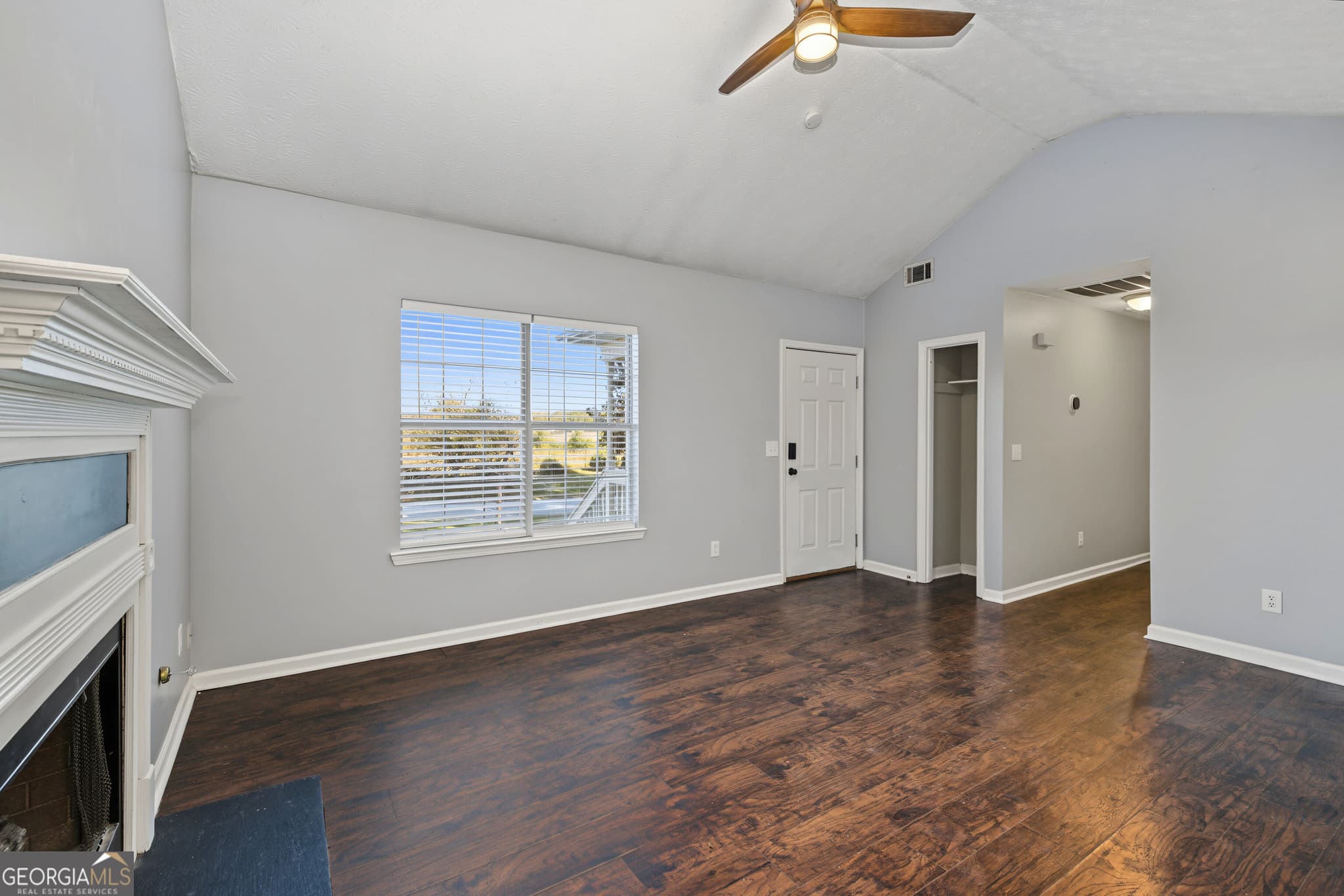 3 bedroom, 2 bathroom, 1,444 sq ft single family residence for sale at 132 Peeks Crossing Drive, Senoia, GA 30276 — photo 7