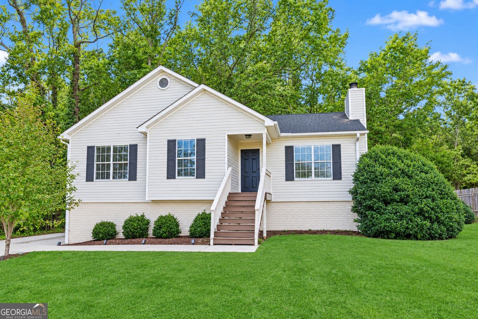 3 bedroom, 2 bathroom, 1,444 sq ft single family residence for sale at 132 Peeks Crossing Drive, Senoia, GA 30276