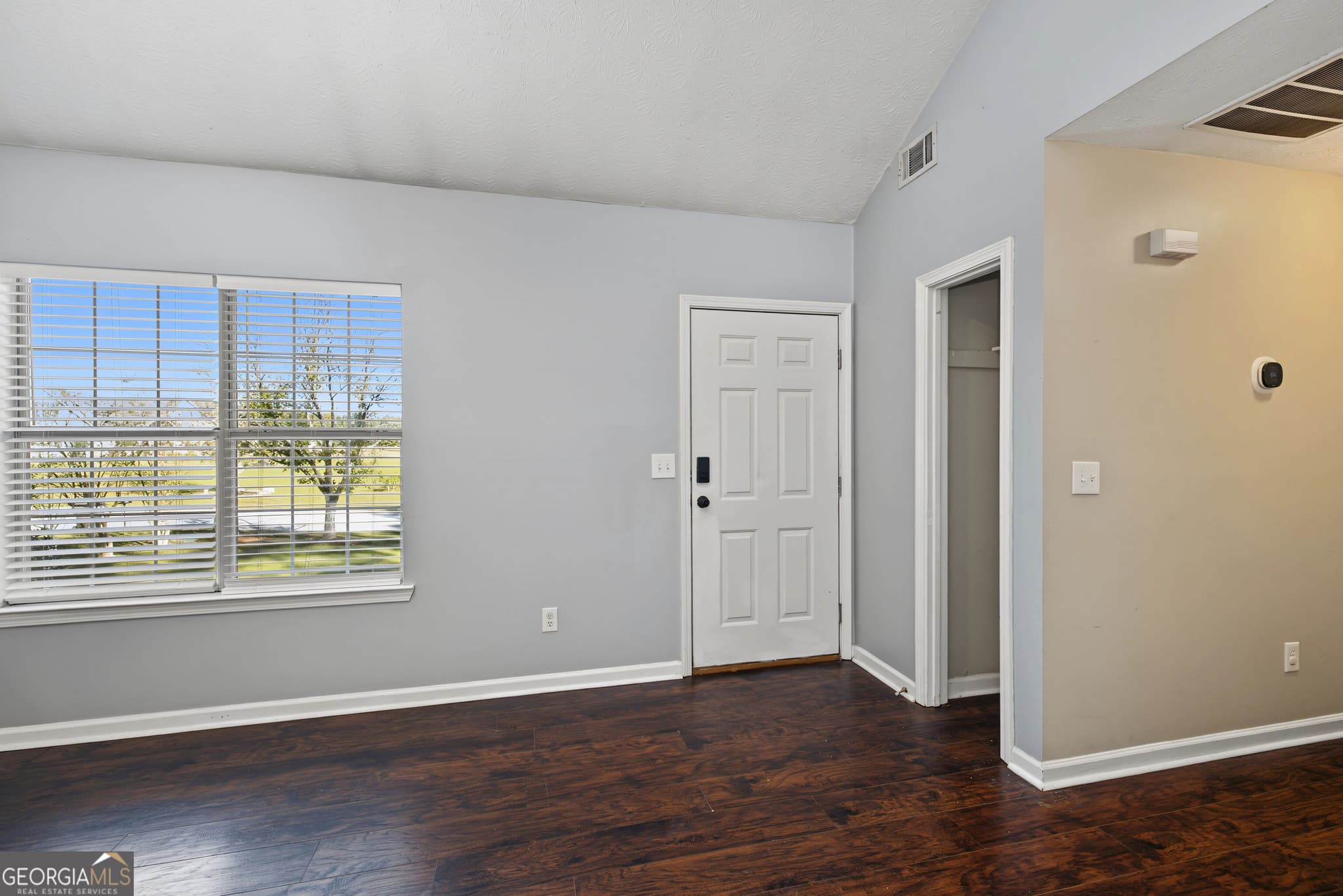 3 bedroom, 2 bathroom, 1,444 sq ft single family residence for sale at 132 Peeks Crossing Drive, Senoia, GA 30276 — photo 4