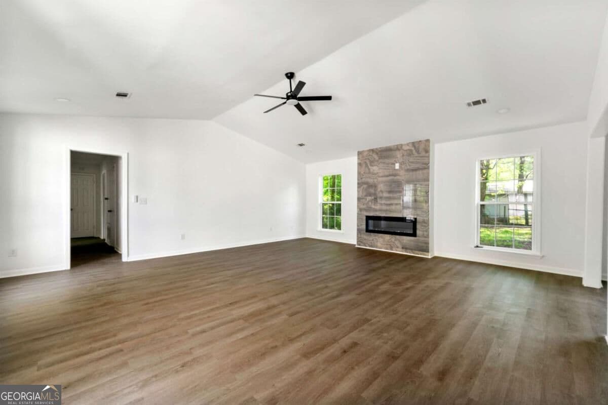 4 bedroom, 2 bathroom, 1,898 sq ft single family residence for sale at 2254 Lisbon Lane, Jonesboro, GA 30236 — photo 3