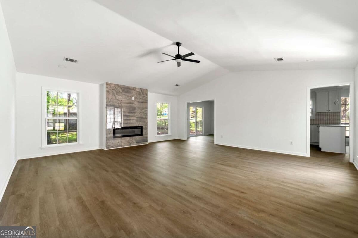 4 bedroom, 2 bathroom, 1,898 sq ft single family residence for sale at 2254 Lisbon Lane, Jonesboro, GA 30236 — photo 4