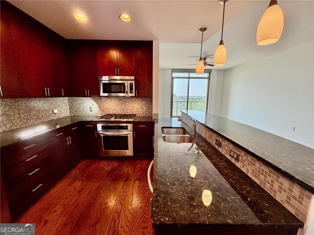 1 bedroom, 1.5 bathroom, 1,244 sq ft condominium for sale at 270 17th Street 2207, Atlanta, GA 30363 — photo 5